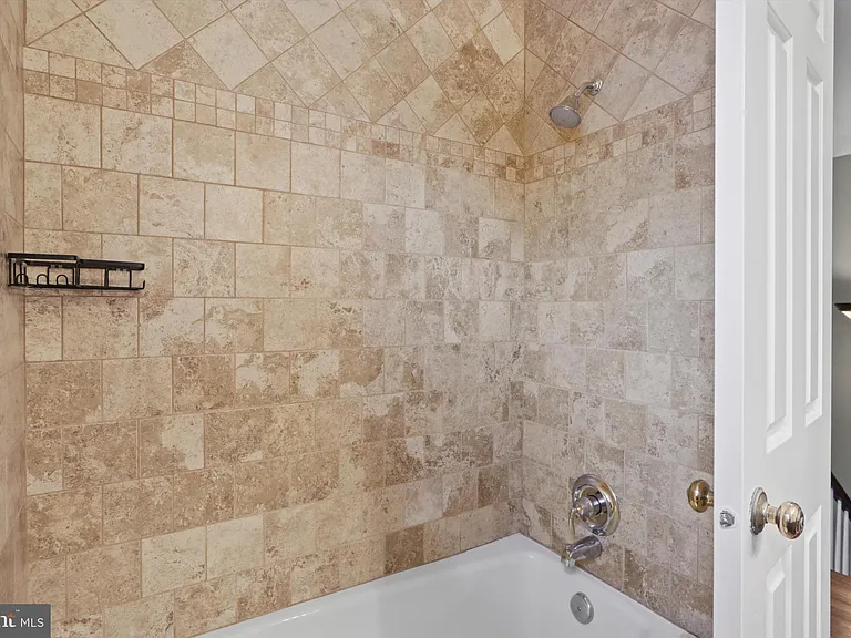 101 Roberts Ct — Photo 28