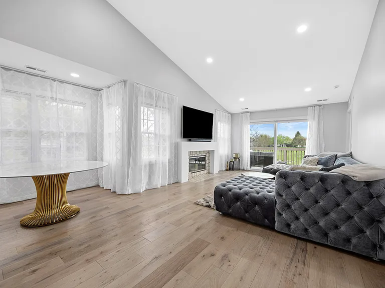 1504 Aberdeen Ct #1504 — Photo 7