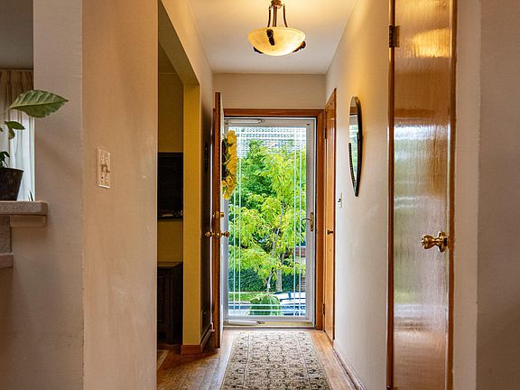 3rd image of 211 College Ave