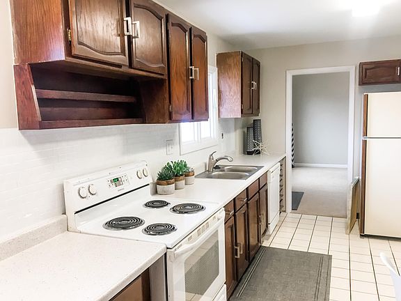 3rd image of 9810 S Poppy Ln