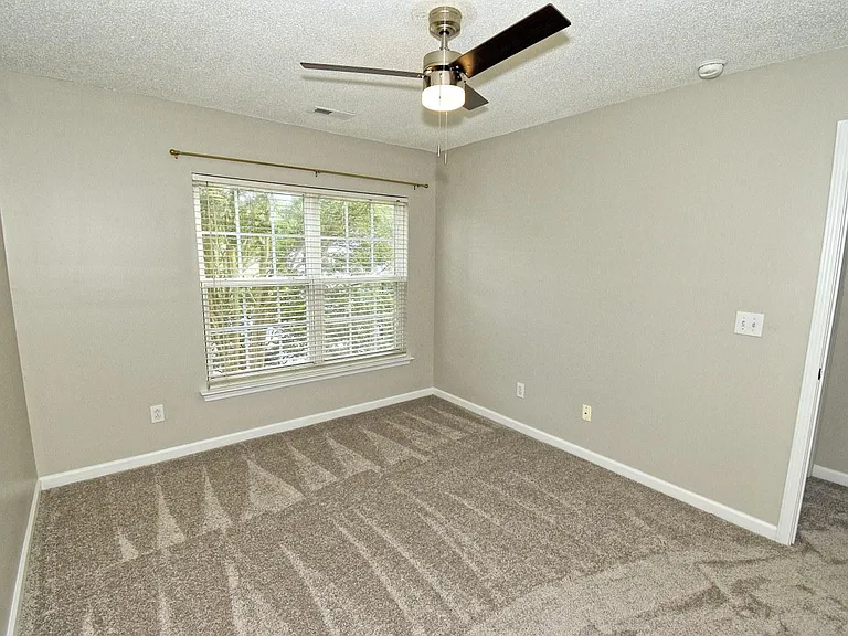 314 Canyon Lake Cir — Photo 22