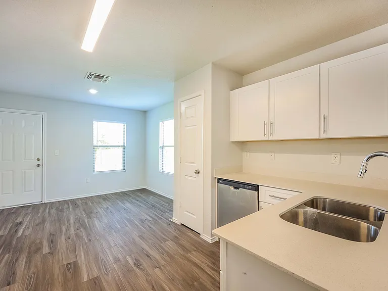 7610 Cypress Vine — Photo 11