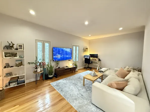 340 N Oakhurst Dr APT 201, Beverly Hills, CA 90210