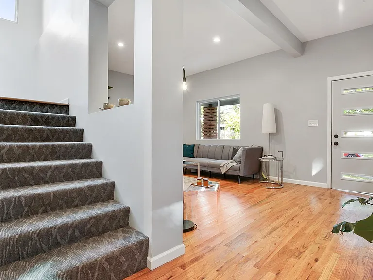 2032 Jefferson St — Photo 10