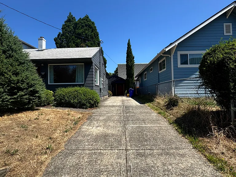 8935 N Kellogg St — Photo 15