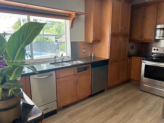 3rd image of 617 La Villa Dr