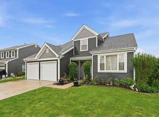 10 Washington Ct, Streamwood, IL 60107