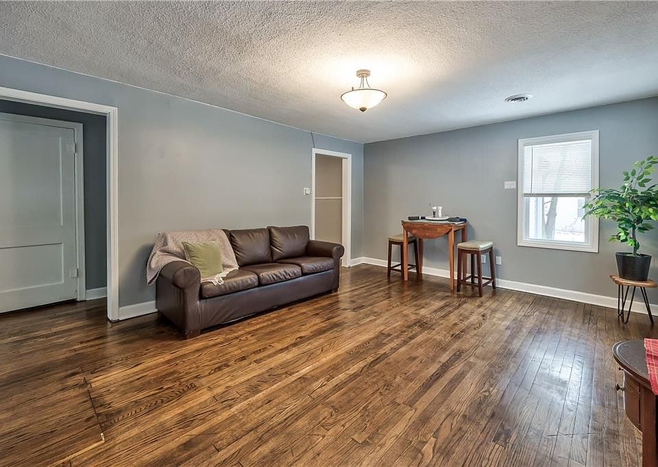 8600 Hayes St, Overland Park, KS 66212 Zillow