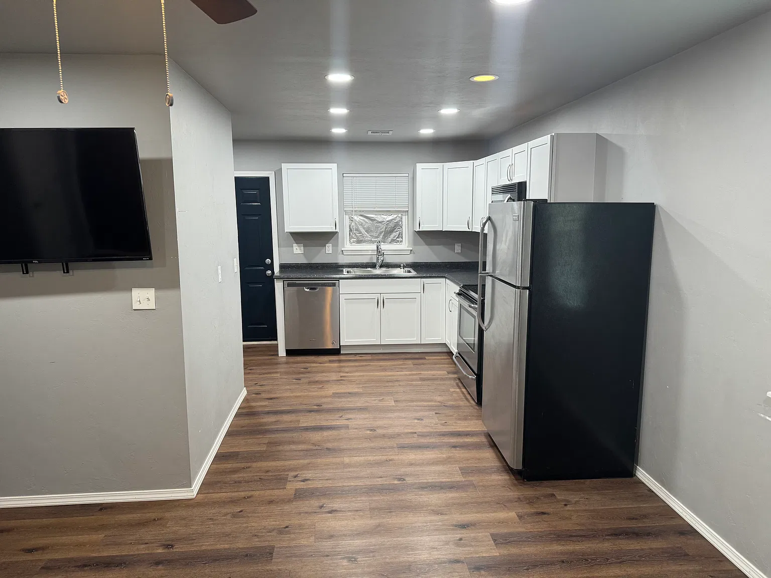 2 bed, 672 sqft, $900 — Photo 3