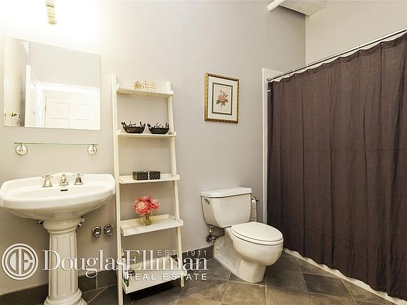 5th image of 7 E 20th St APT 5R