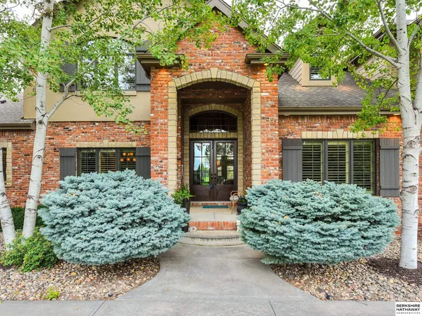 16486 Cheyenne Rd, Omaha, NE 68136