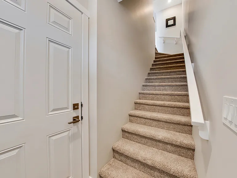 110 Baltzan Blvd — Photo 25