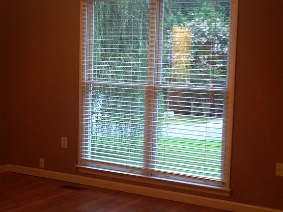 4th image of 105 Linville Ct