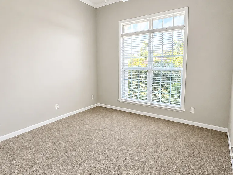 3829 Edinburg Cir — Photo 23