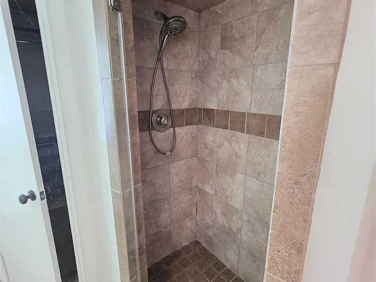 16806 Sandypine Cir — Photo 12