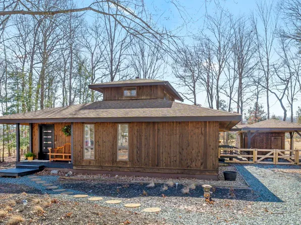 13 Loving Ter, Palmyra, VA 22963