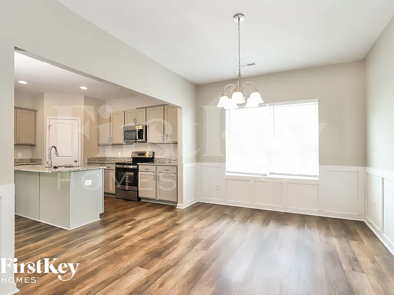 3748 Streamside Dr — Photo 9