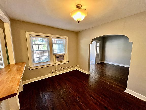 2nd image of 127-129 E 46th St #1