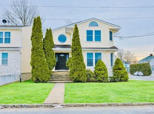 74 Bedford Avenue, New Hyde Park, NY 11040