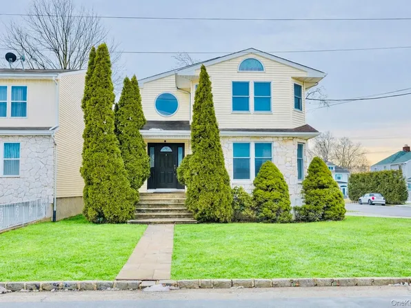 74 Bedford Avenue, New Hyde Park, NY 11040