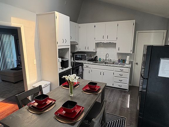 4th image of 126 Wabash Ave #1