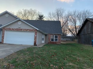 520 Wood Thrush St #B, Troy, IL 62294