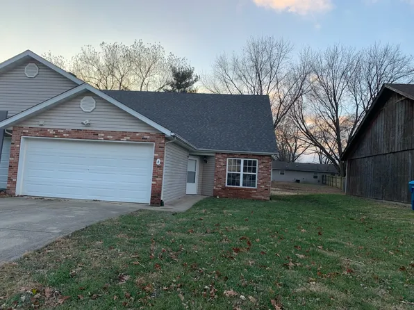 520 Wood Thrush St #B, Troy, IL 62294