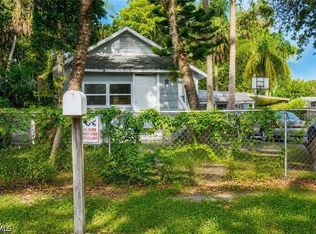 221 Avacado Ct, Fort Myers, FL 33905