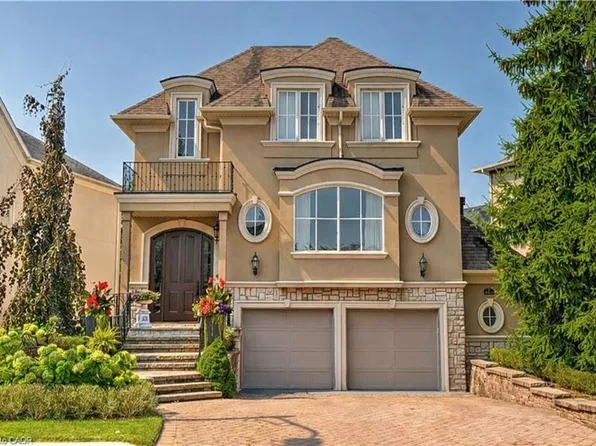 2214 Hampstead Rd, Oakville, ON L6H 6Y9