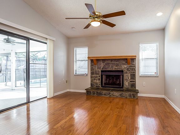 3rd image of 4524 Wyndcliff Cir