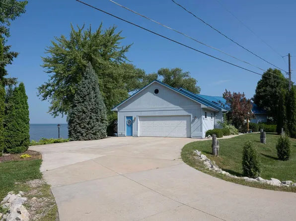 4061 Nicolet Dr, Green Bay, WI 54311