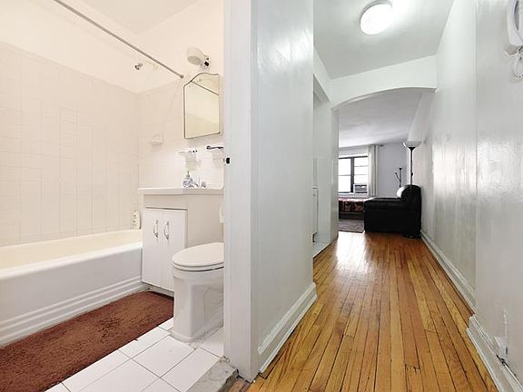 5th image of 312 W 23rd St APT 4B