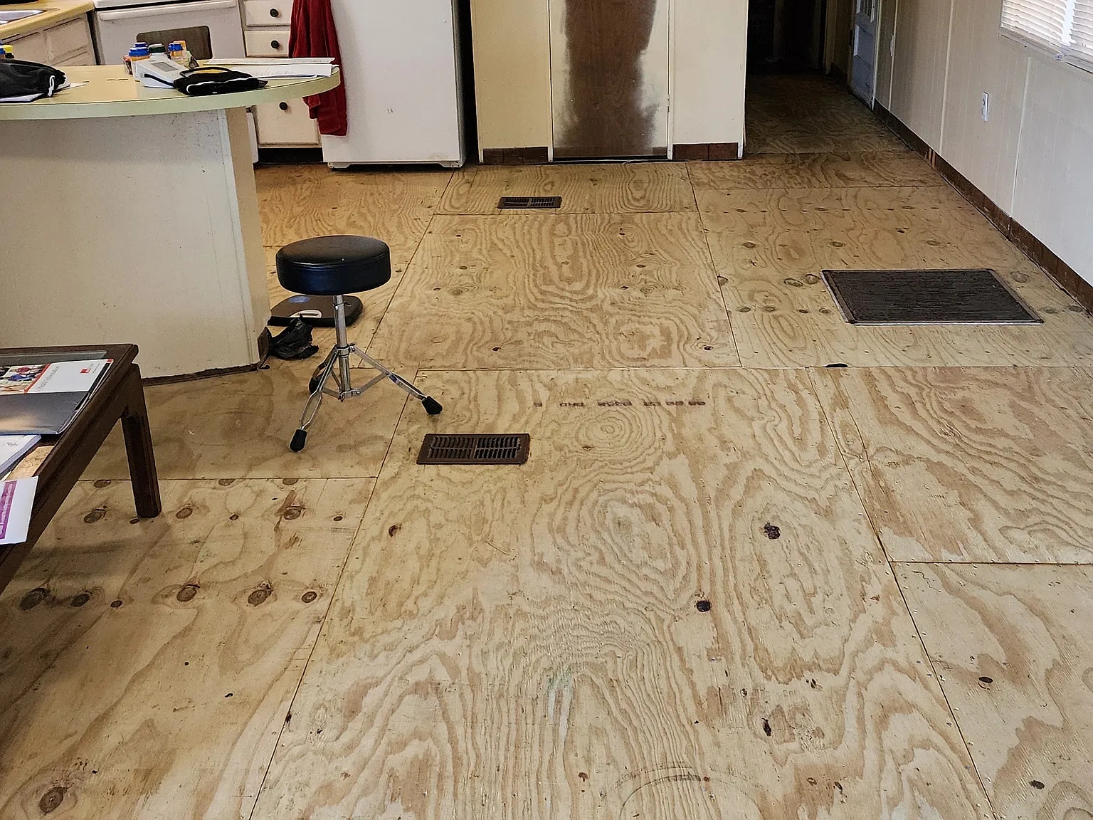 3 bed, 1200 sqft, $900 — Photo 2