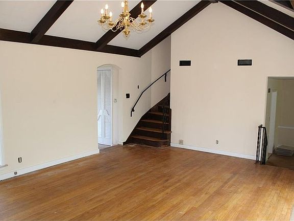 3rd image of 909 Raible Ave