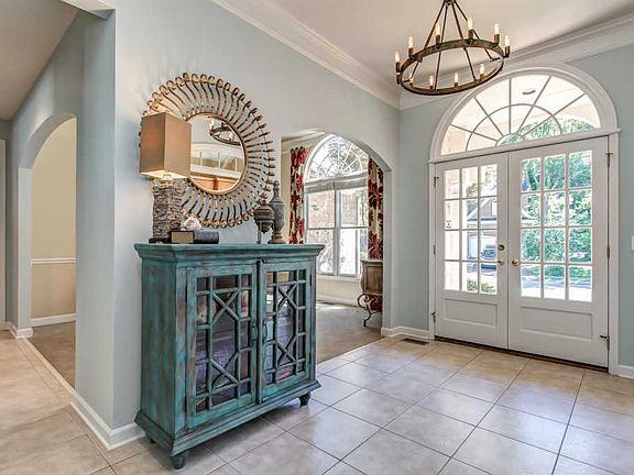 3rd image of 145 Carphilly Cir