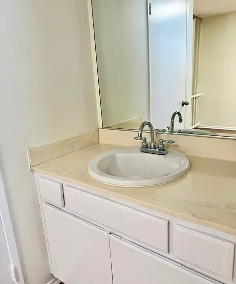 5650 York Blvd. — Photo 2