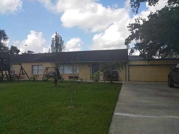 2nd image of 3205 Redwood Dr