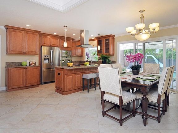 3rd image of 1401 Pointe Claire Ct
