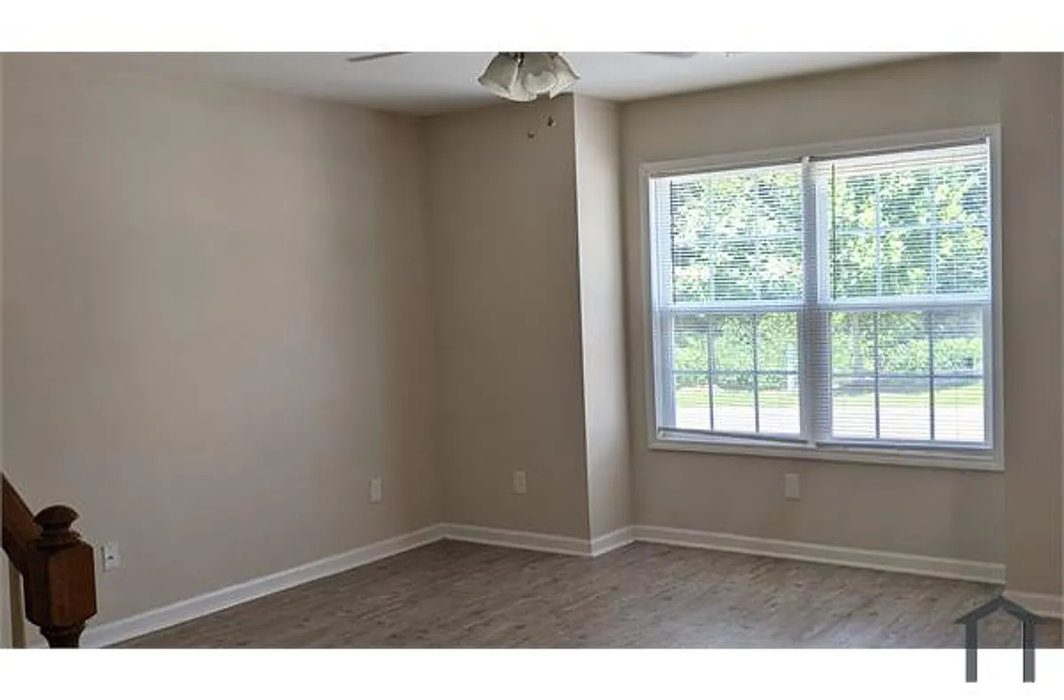 Building Photo - 5229 Woodbrier St #504