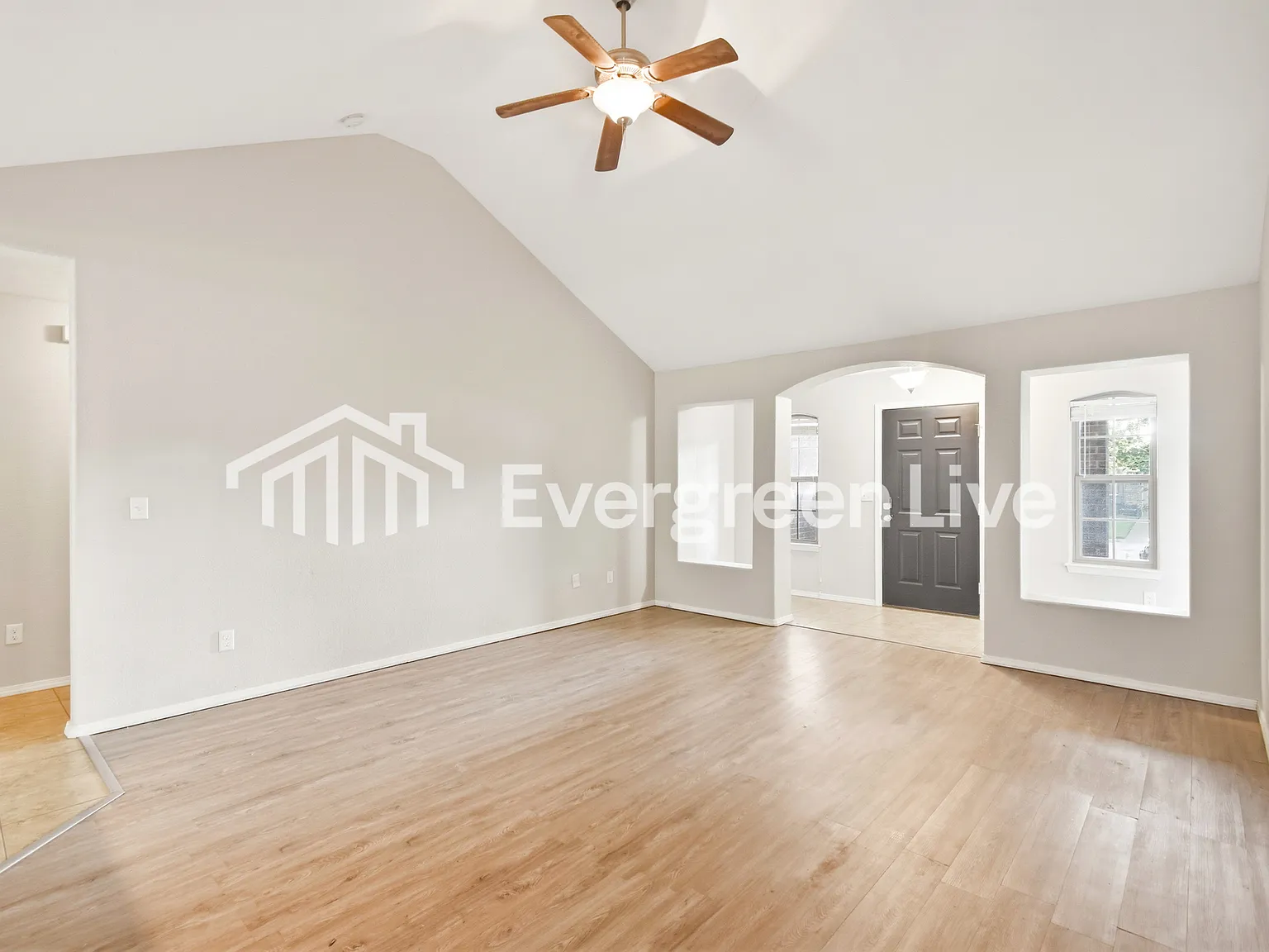 4 bed, 2.0 bath, 1684 sqft, $1,745 — Photo 4