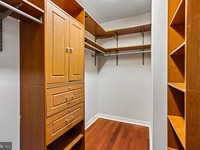 5809 Nicholson Ln #1001 — Photo 32