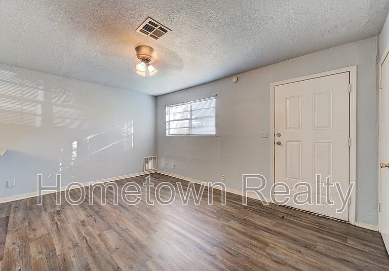 9809 N McKinley Ave — Photo 6