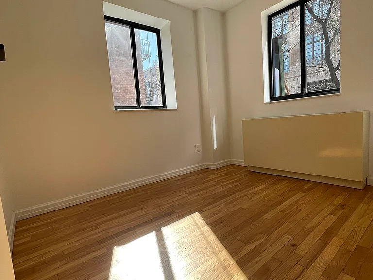 370 W 30th St #2B — Photo 4