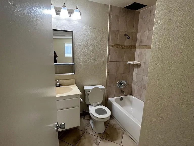 6914 Hazeltine Ave #102 — Photo 2