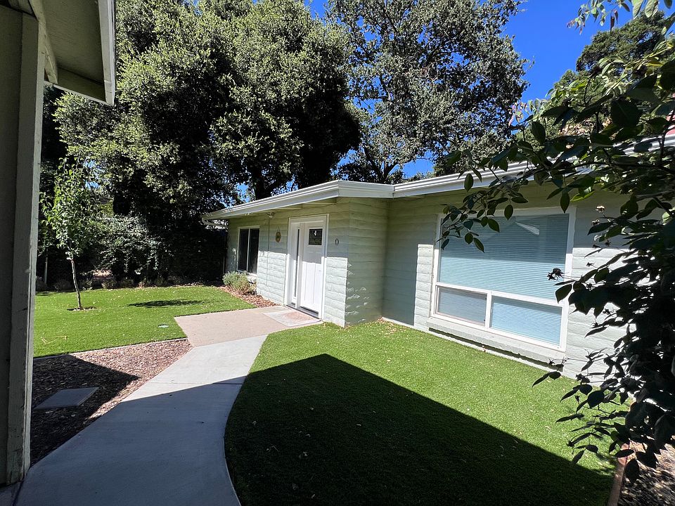 Front lawn of unit D