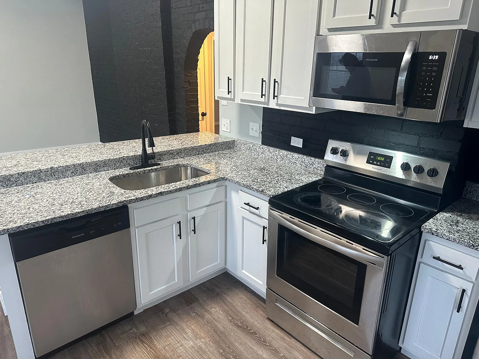 2219 Kenton St — Photo 2