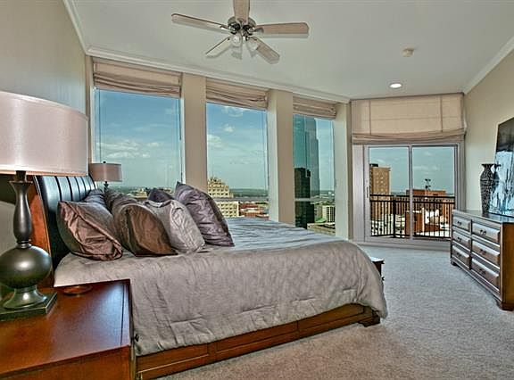 4th image of 500 Throckmorton St APT 1805