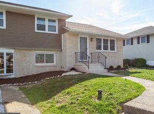3566 Edgewater Ln, Brookhaven, PA 19015