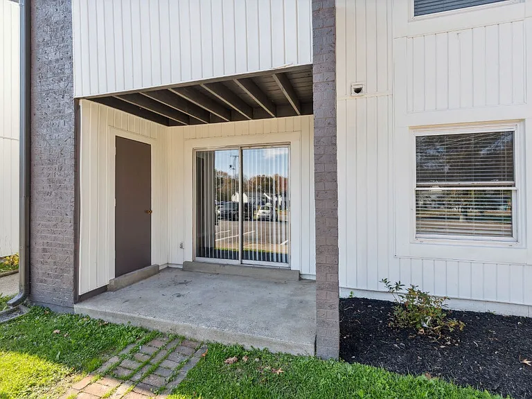 Meadow Glen Apartments — Photo 15
