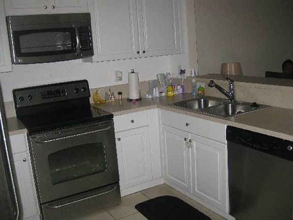 4th image of 3045 NW 30th Ave